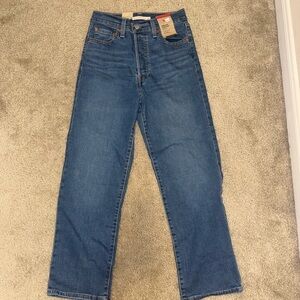 NEW Levi’s Ribcage Straight Ankle